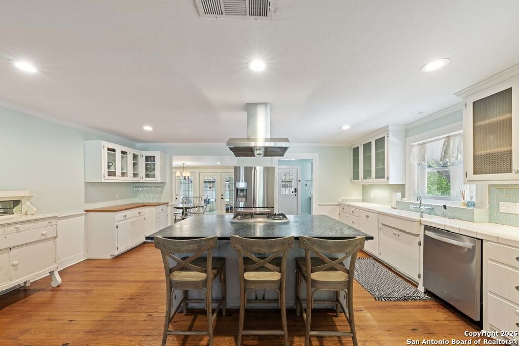 Photo of 105 E. Centre St, Fredericksburg, TX 78624 (MLS # 1916076)