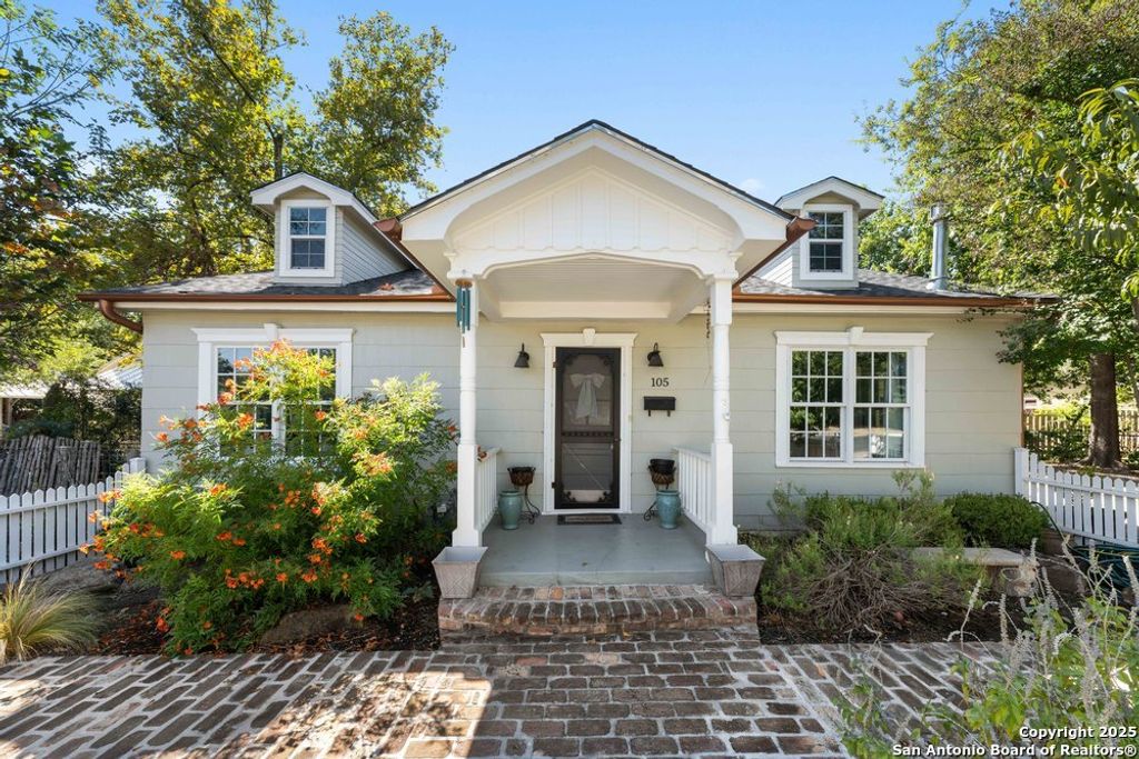 Photo of 105 E. Centre St, Fredericksburg, TX 78624 (MLS # 1916076)