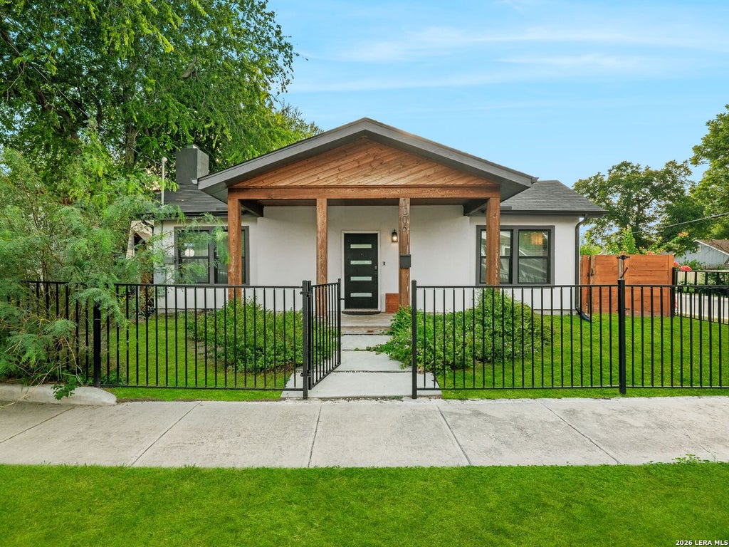 Photo of 1006 S Pine Street, San Antonio, TX 78210 (MLS # 2018705)
