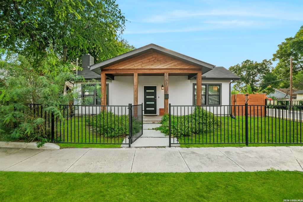 Photo of 1006 S Pine Street, San Antonio, TX 78210 (MLS # 2018705)