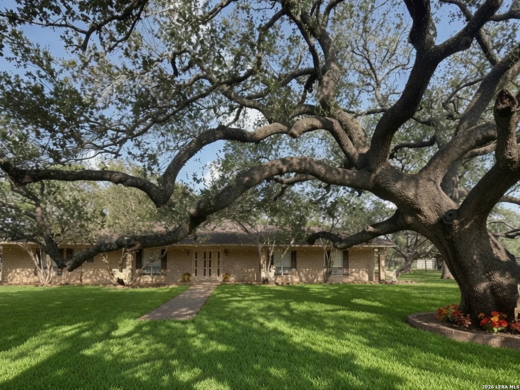 Photo of 105 Deer Run, Pleasanton, TX 78064 (MLS # 1964672)