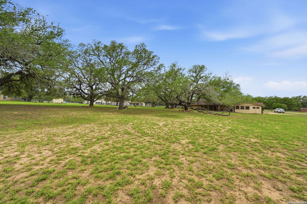 Photo of 105 Deer Run, Pleasanton, TX 78064 (MLS # 1964672)