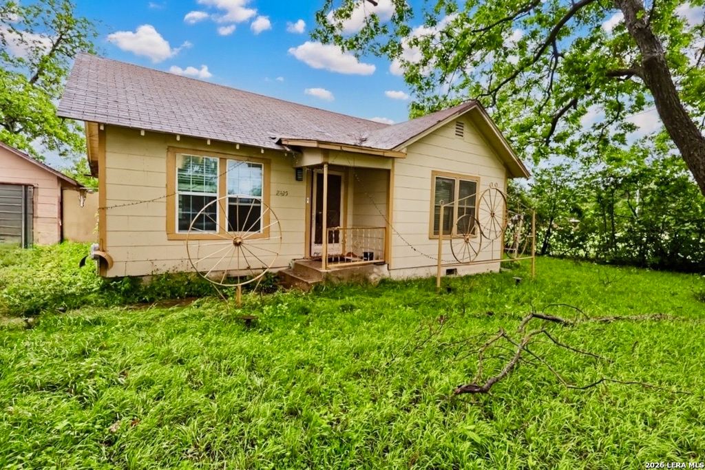Photo of 2425 N AUSTIN ST, Seguin, TX 78155 (MLS # 1964822)
