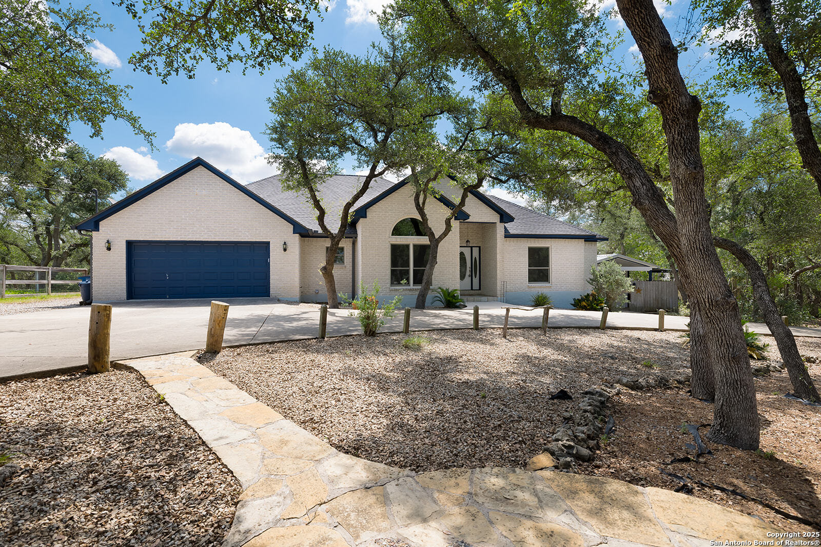552 Mountain Oaks