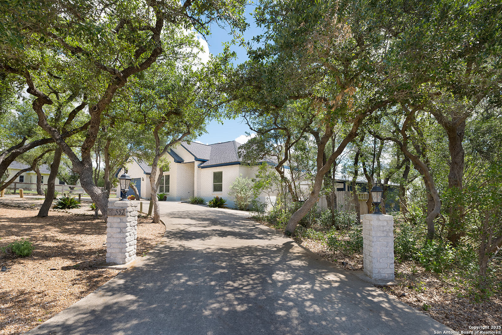 552 Mountain Oaks