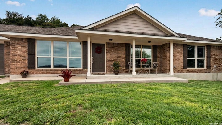Photo 1 of 38 — 142 HARBOUR VW, Lakehills, TX 78063