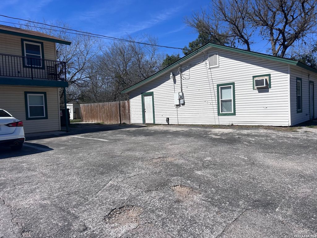 Photo of 728 S Guadalupe, Seguin, TX 78155 (MLS # 1943405)