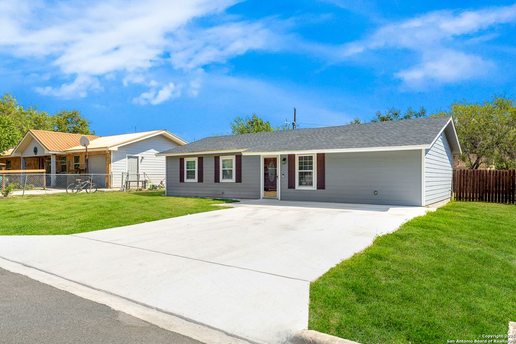 Photo of 2311 N Camp, Seguin, TX 78155 (MLS # 1909725)