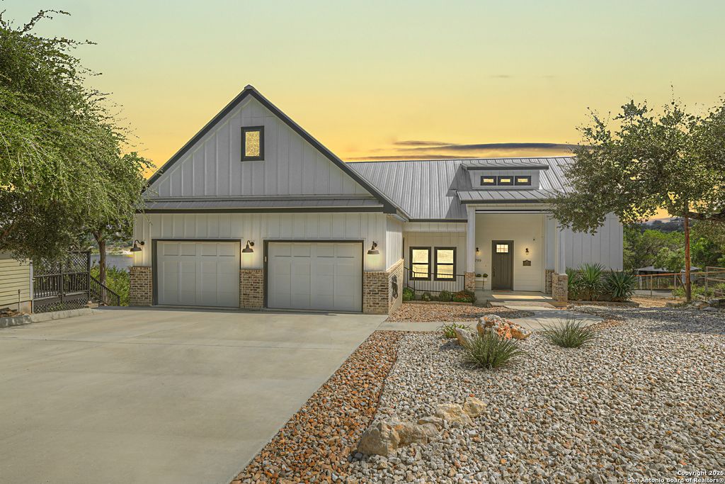 Photo of 1799 W Lakeside, Canyon Lake, TX 78133 (MLS # 1912963)