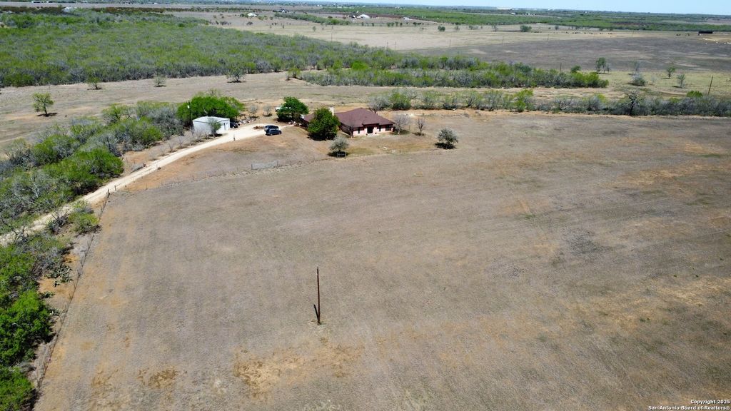 Photo of 2148 County Road 220, Floresville, TX 78114 (MLS # 1915301)