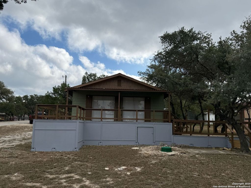 Photo of 173 Water Oak, Canyon Lake, TX 78133 (MLS # 1930364)