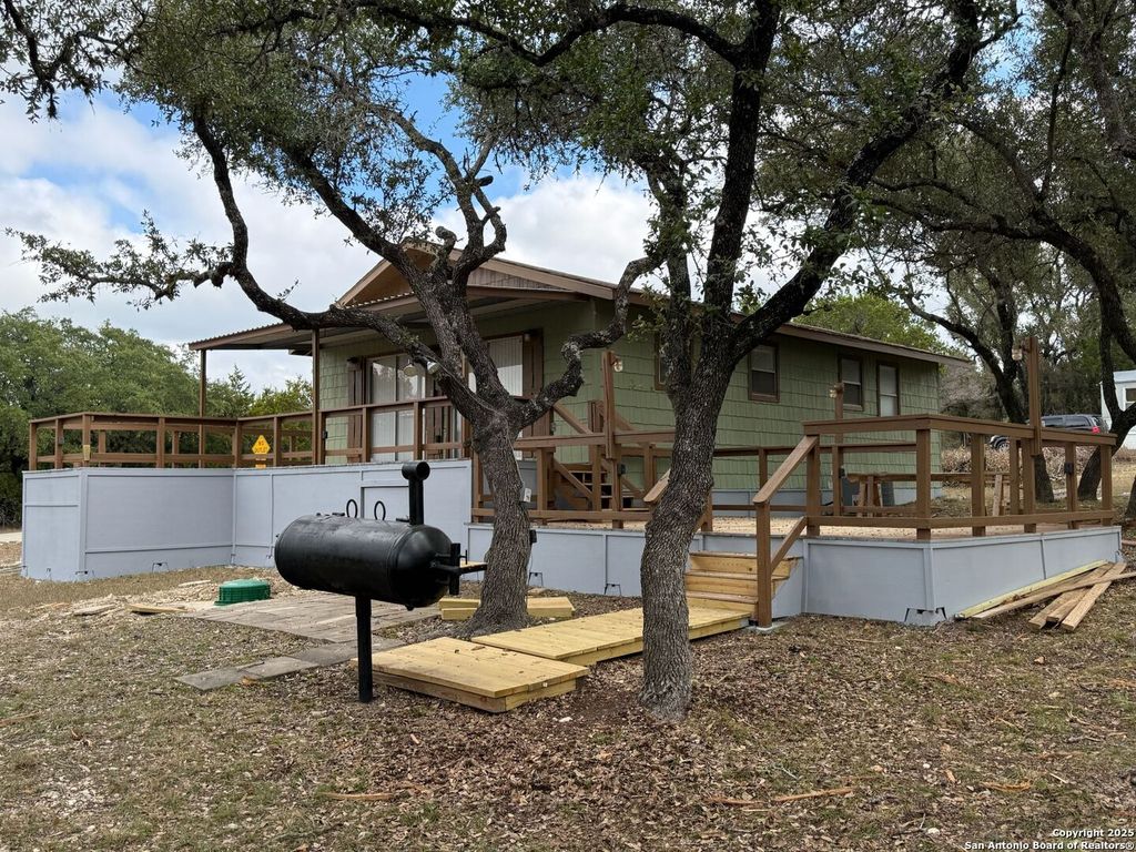 Photo of 173 Water Oak, Canyon Lake, TX 78133 (MLS # 1930364)