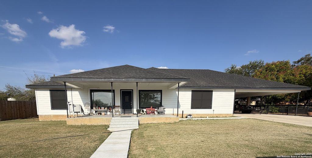 Photo of 1116 S 2nd, Floresville, TX 78114 (MLS # 1917517)