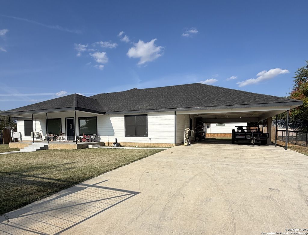 Photo of 1116 S 2nd, Floresville, TX 78114 (MLS # 1917517)
