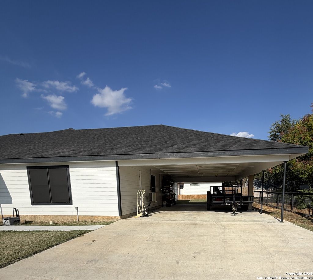 Photo of 1116 S 2nd, Floresville, TX 78114 (MLS # 1917517)