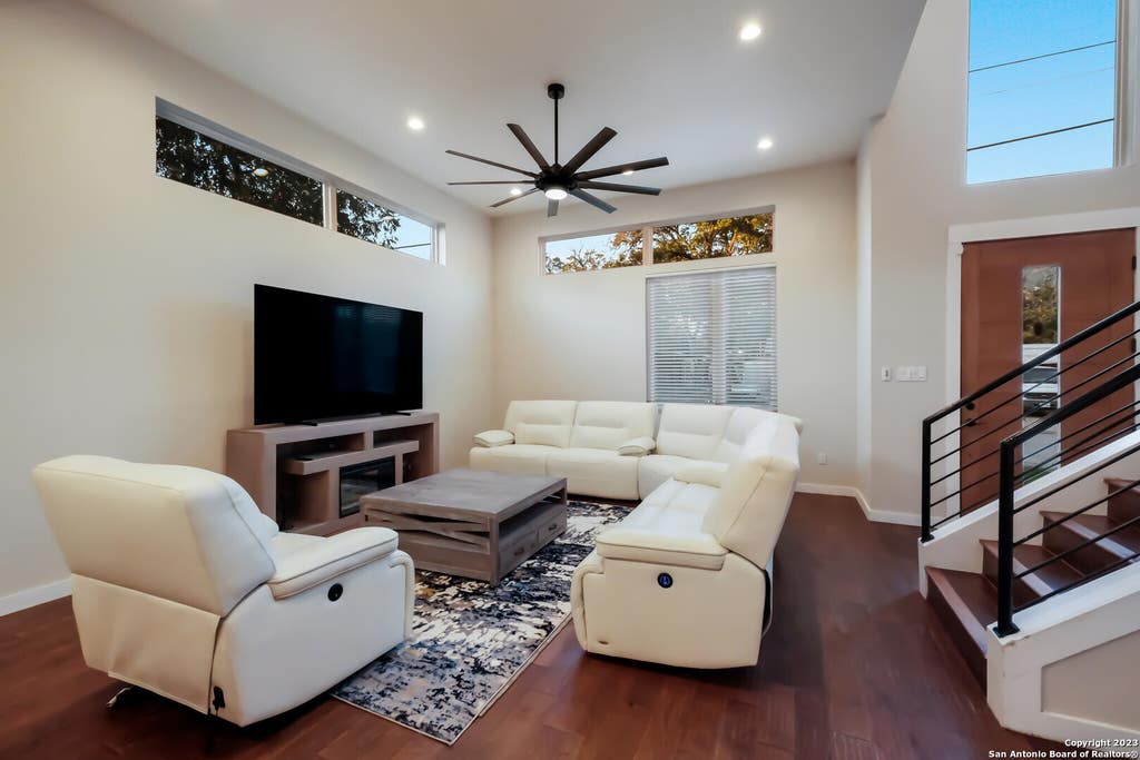 Photo of 320 SAINT FRANCIS AVE, San Antonio, TX 78204 (MLS # 2001939)