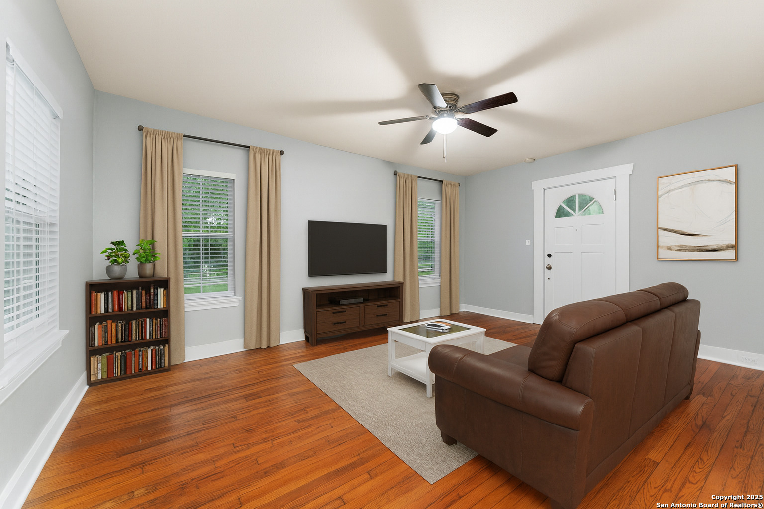 1806 W MISTLETOE AVE