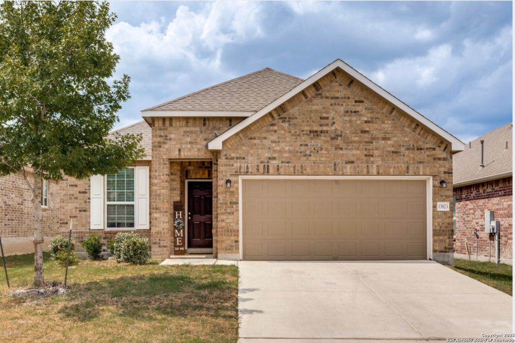 Photo of 13923 KNOB CREEK, San Antonio, TX 78245 (MLS # 1897019)