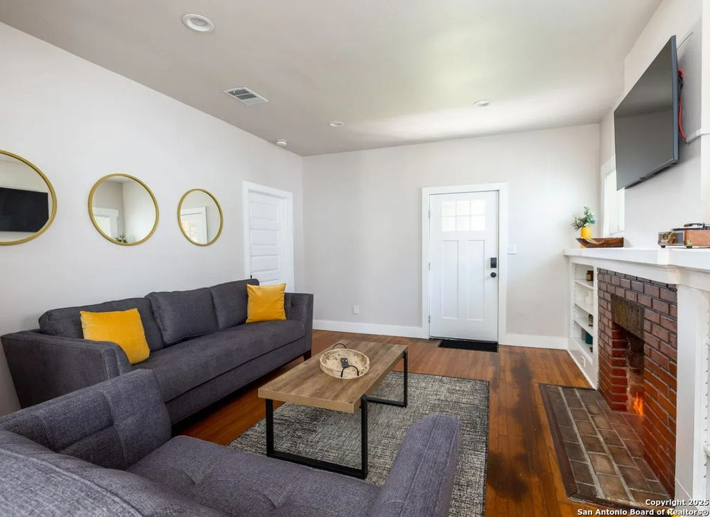 Photo of 451 E French, San Antonio, TX 78212 (MLS # 1926248)