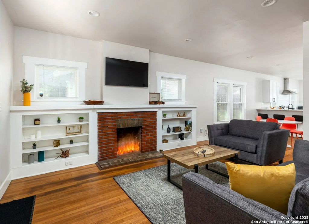 Photo of 451 E French, San Antonio, TX 78212 (MLS # 1926248)