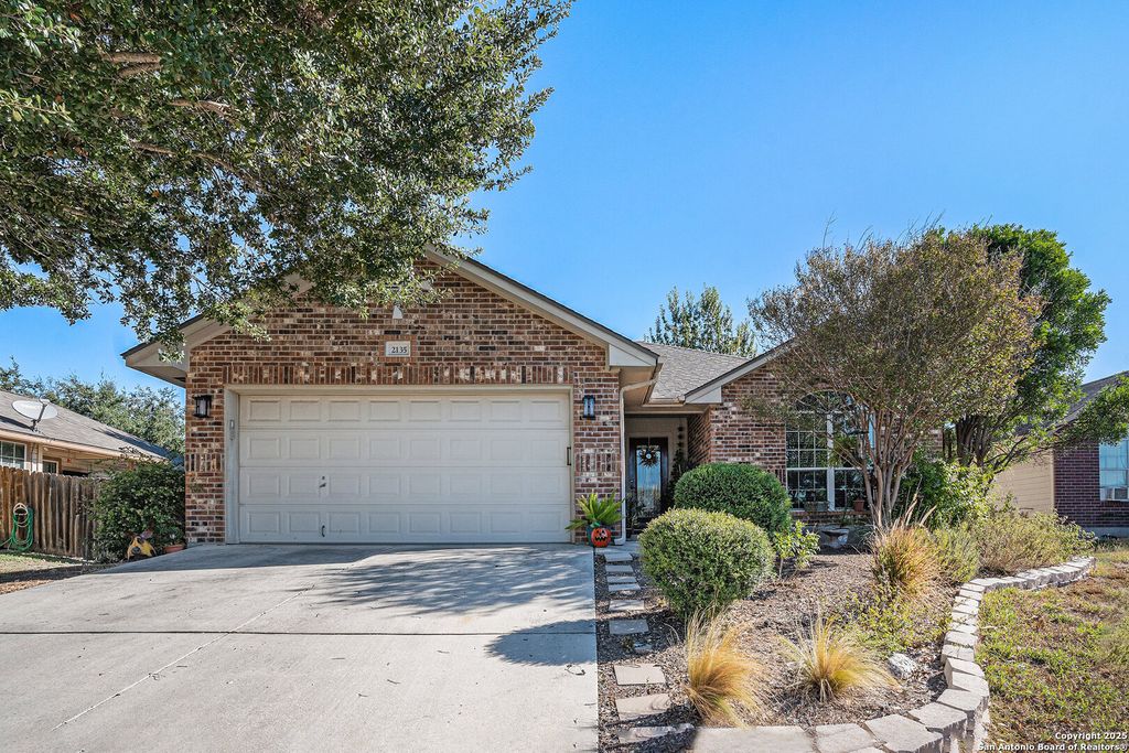 Photo of 2135 Bentwood, New Braunfels, TX 78130 (MLS # 1921241)