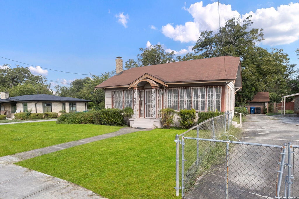 Photo of 231 DUMOULIN AVE, San Antonio, TX 78210 (MLS # 2023815)
