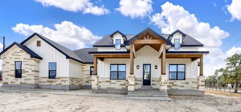 100 Hondo Ridge La Vernia TX 78121