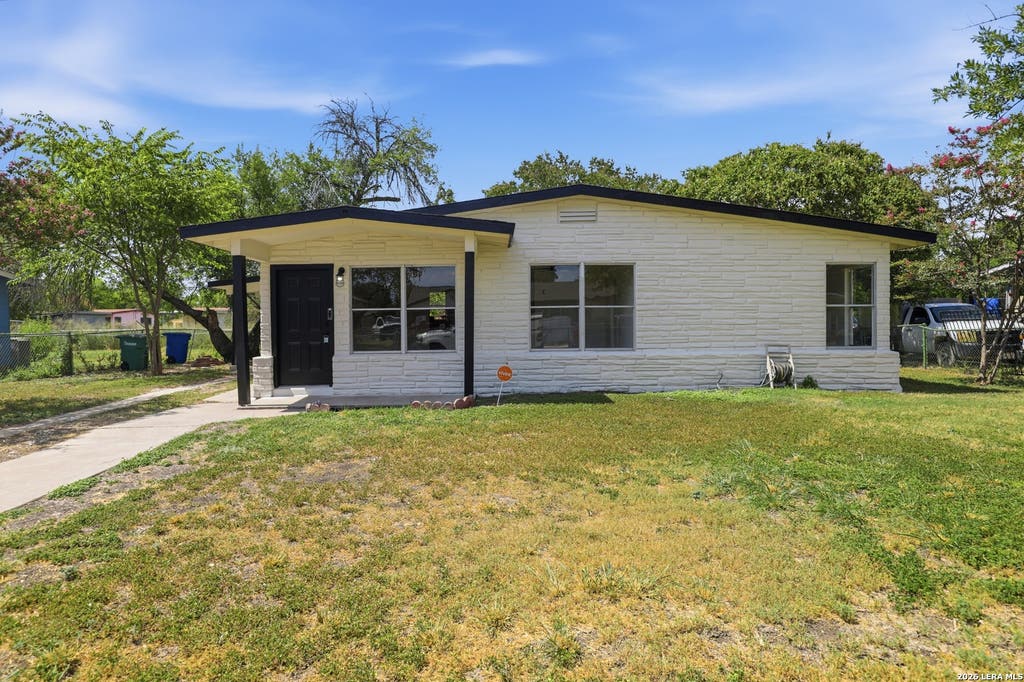Photo of 123 CHADWICK DR, San Antonio, TX 78227 (MLS # 2008334)