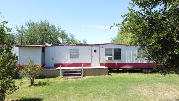80 SAN ANTONIO ST, CAMPBELLTON, TX 78008 - Image 1f728faa2c405f51d04e7557079e8e6e/1341419829