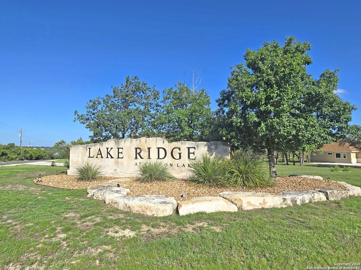 1534 Lake Ridge