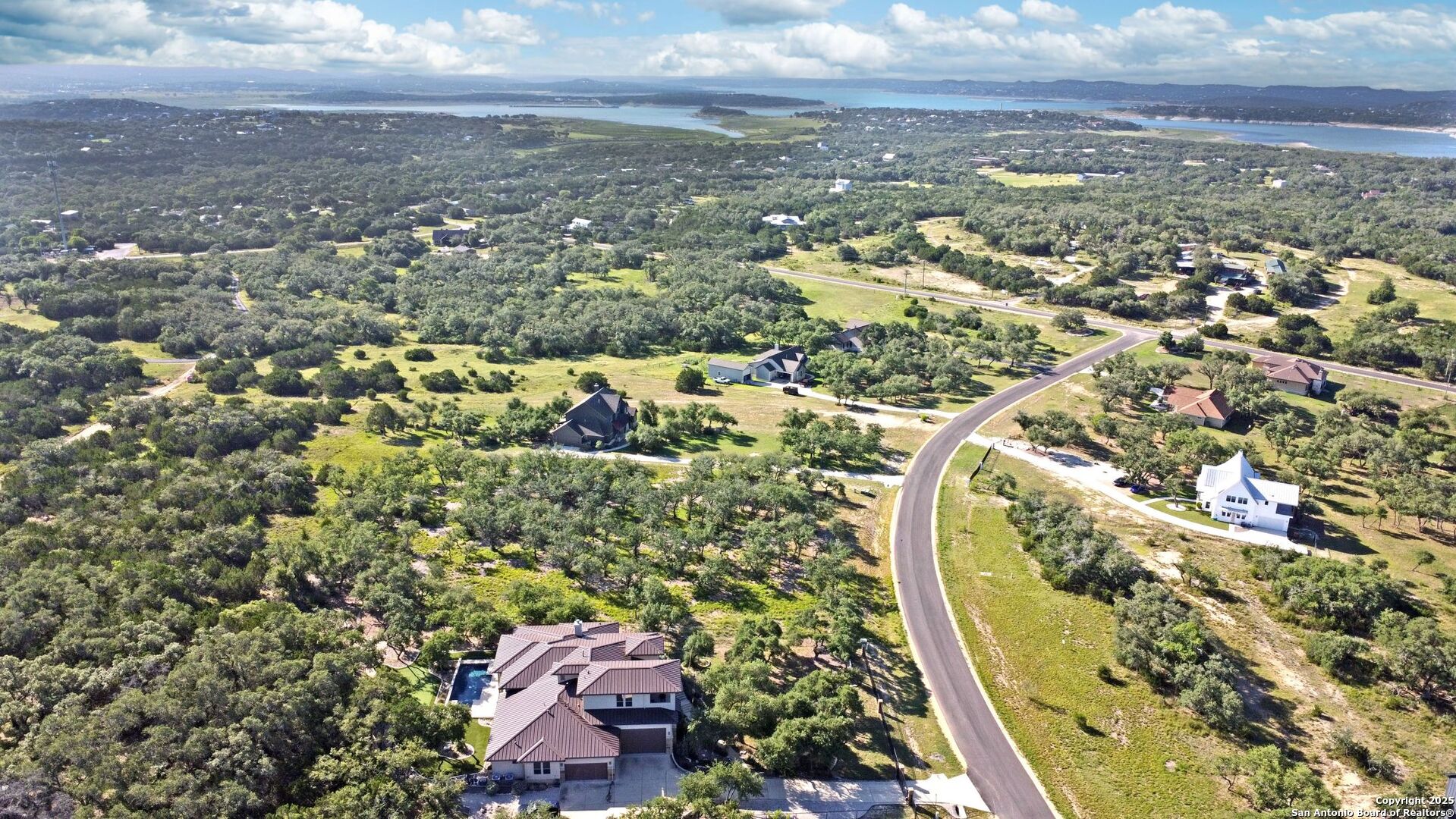 1534 Lake Ridge
