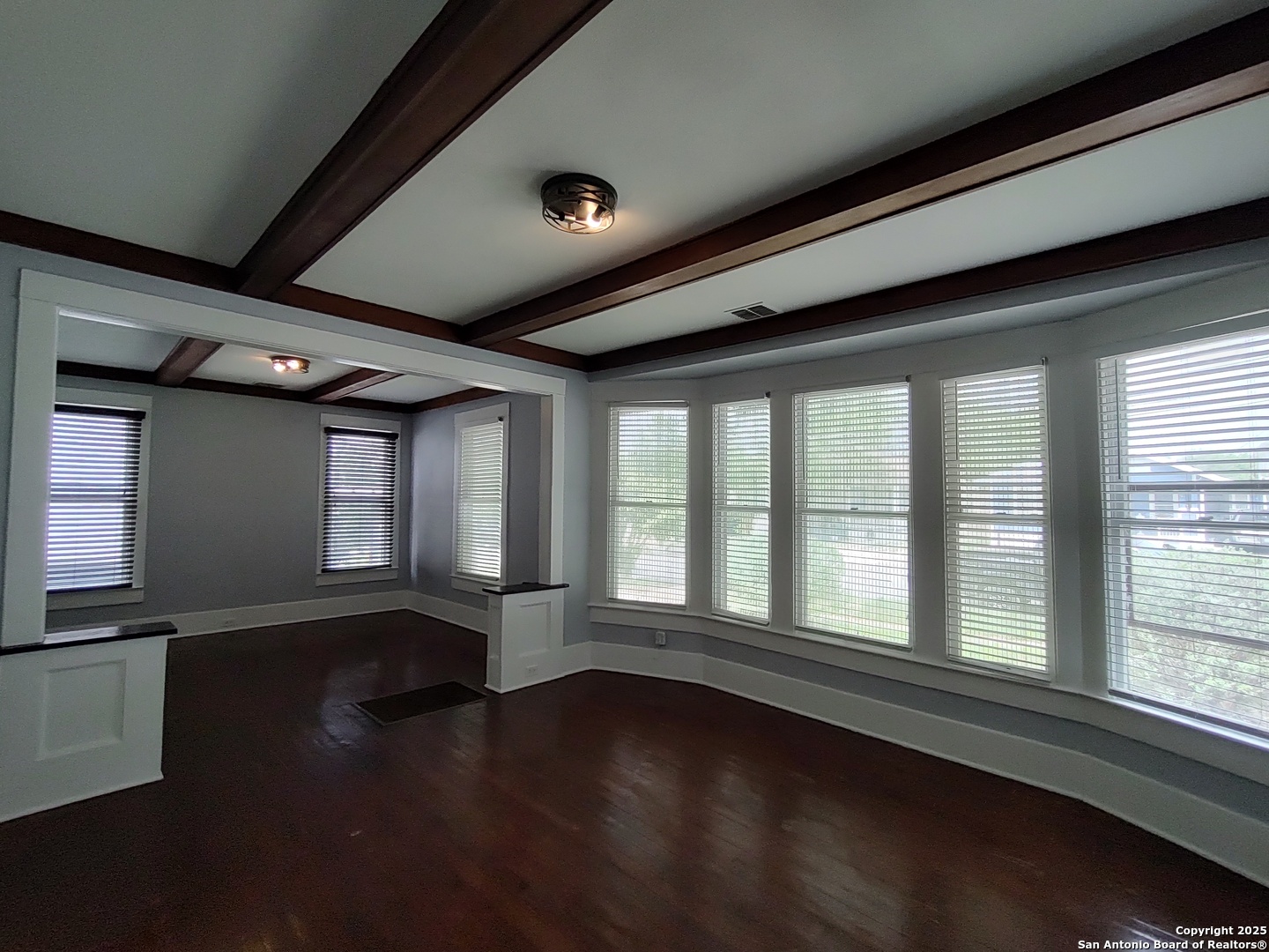 826 W Russell