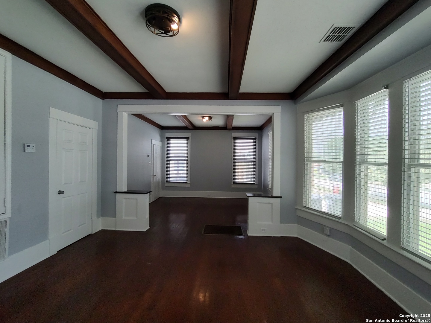 826 W Russell