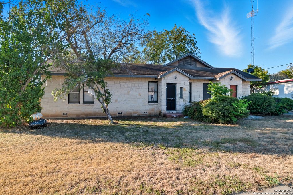 Photo of 613&amp;615 E Court, Seguin, TX 78155 (MLS # 1915940)