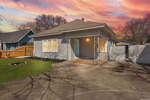 1823 EDISON DR, SAN ANTONIO, TX 78201 - Image 1fdc1f110134db5f03c6a4e643c6dc16/2943841176