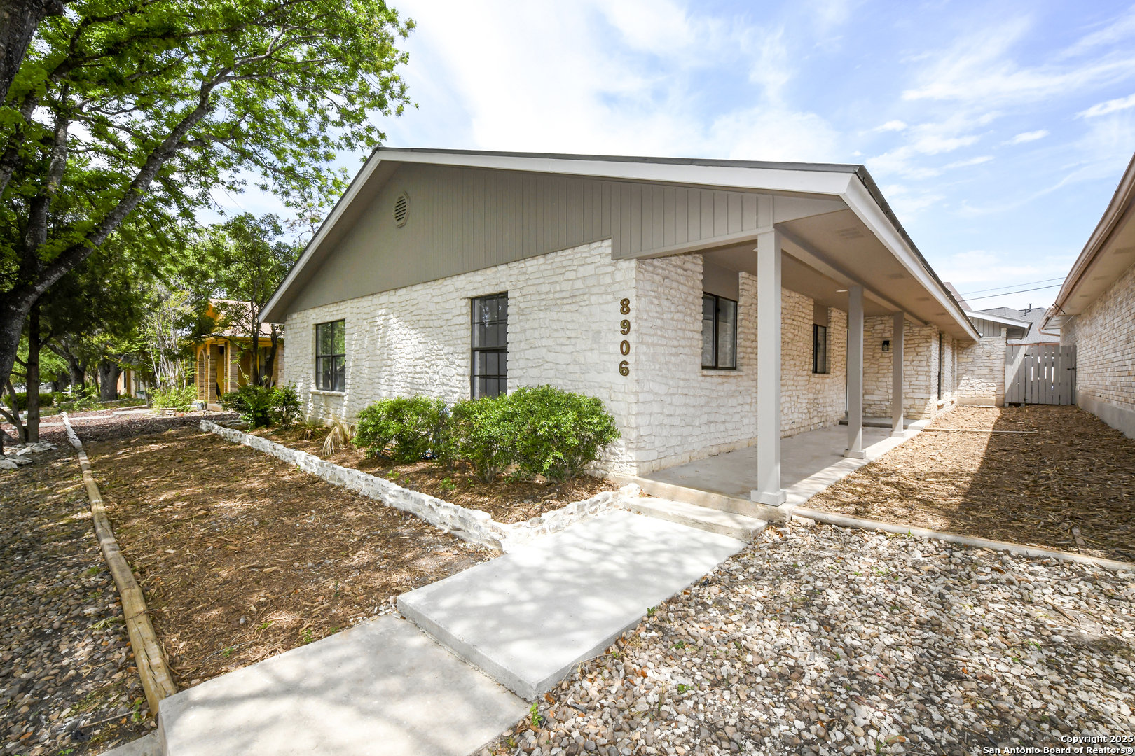 8906 Willmon