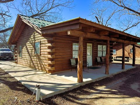 98 Red Wright Rd. Leakey TX 78873