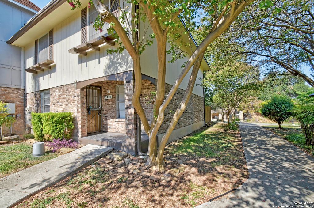 Photo of 5423 Callaghan, San Antonio, TX 78228 (MLS # 1912374)