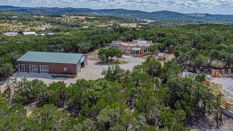 182 country point Lakehills TX 78063