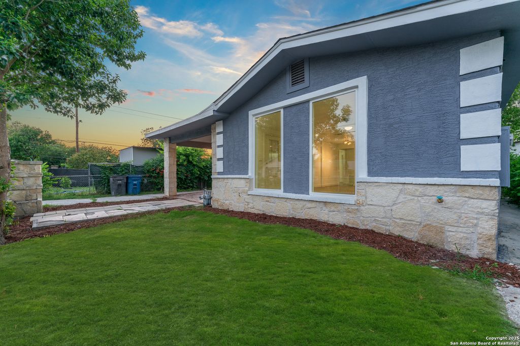 Photo of 1917 San Carlos, San Antonio, TX 78207 (MLS # 1878215)