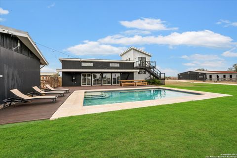 A home in Floresville