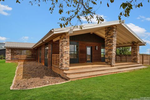 A home in Floresville