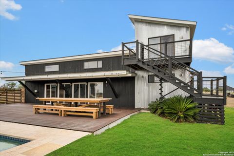 A home in Floresville