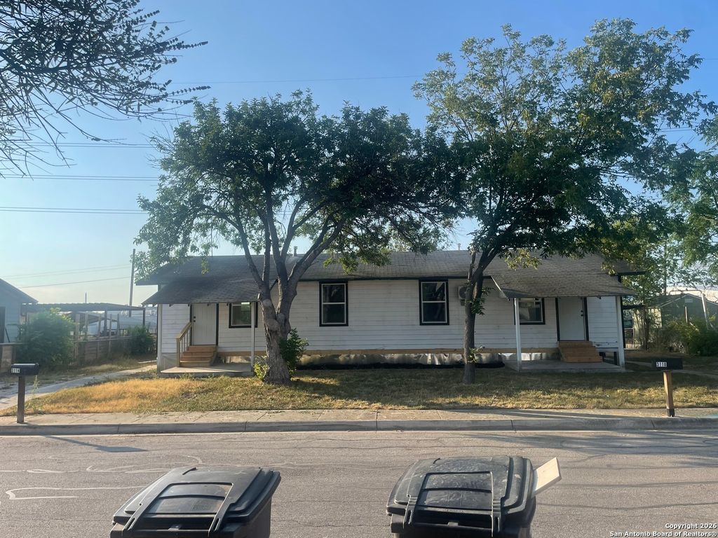 Photo of 3114 Saturn, San Antonio, TX 78226 (MLS # 1932552)
