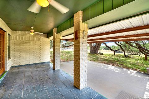 A home in Floresville