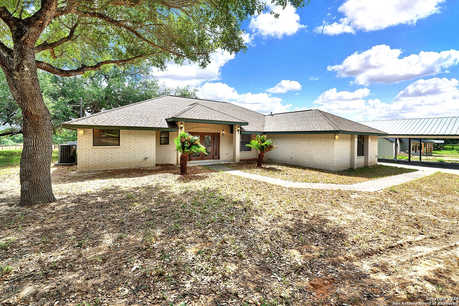 View Floresville, TX 78114 house