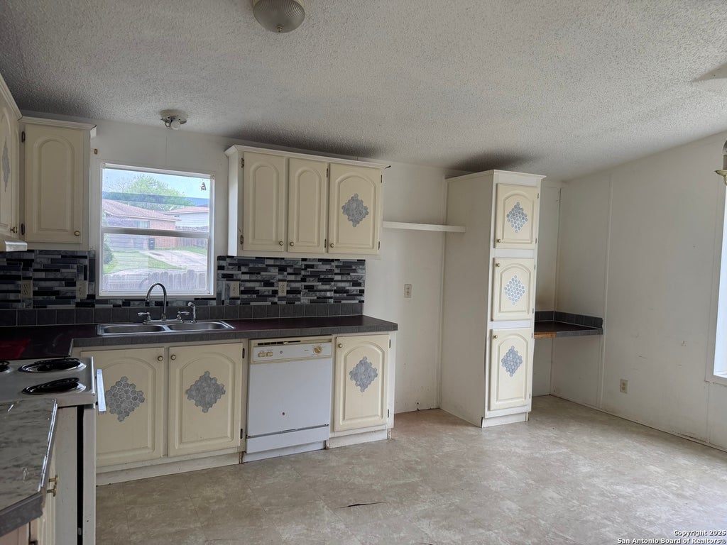 Photo of 6010 Blind Mdw, San Antonio, TX 78222 (MLS # 1871950)