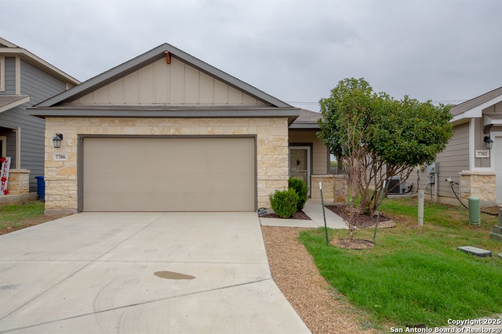 Photo of 7706 Chatham Pl, San Antonio, TX 78218 (MLS # 1925096)
