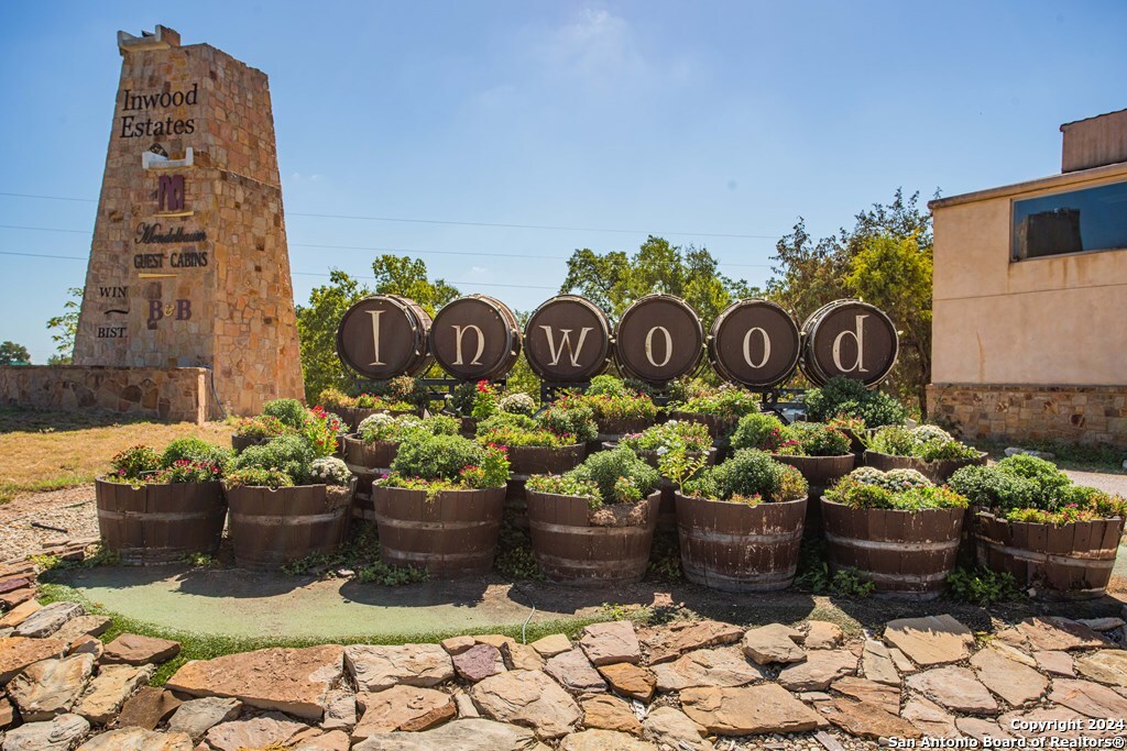 10279 E Hwy 290