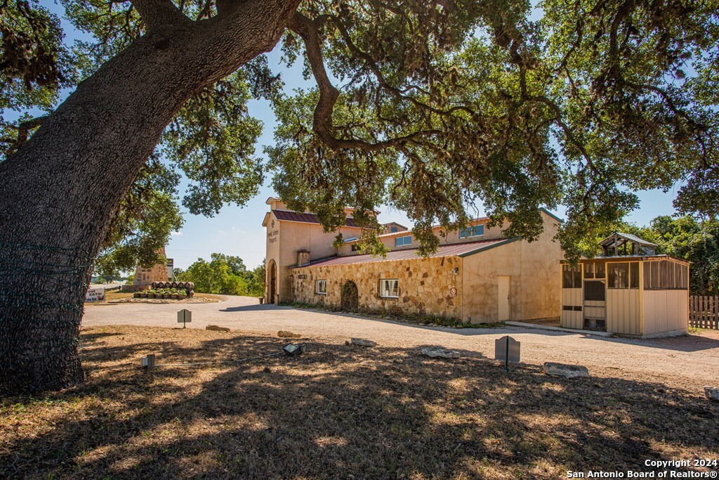 10279 E Hwy 290